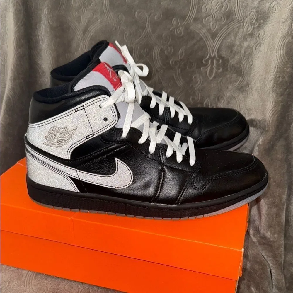 Air Jordan 1 Black White Sneakers Classic Style